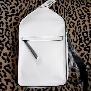 No Boundaries sling purse